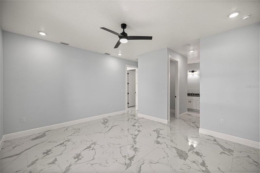 Spacious, unfurnished interior of a new home in , Belleview (Image 11).