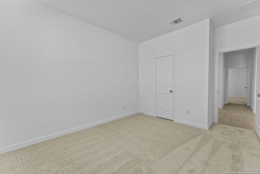 Spacious, unfurnished interior of a new home in , New Braunfels (Image 12).