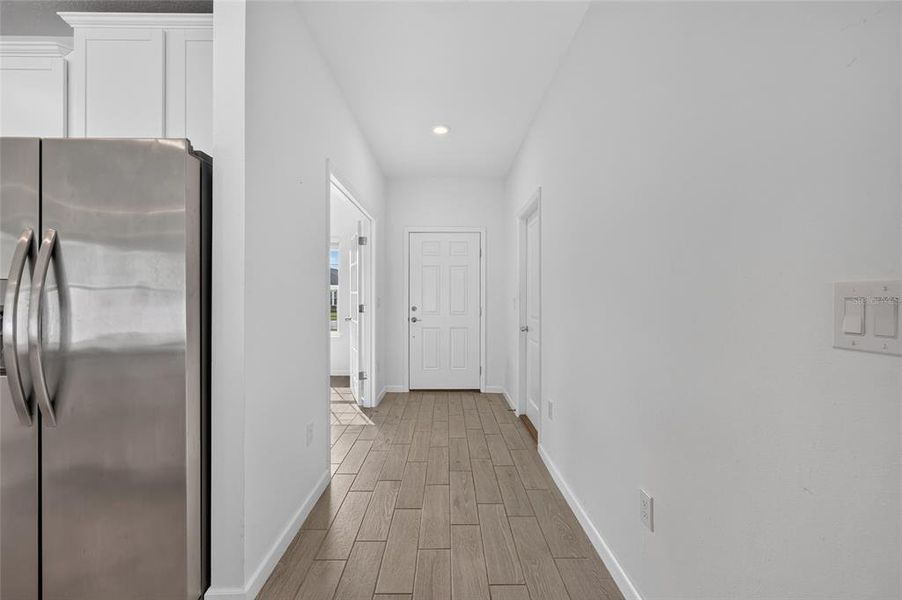 Spacious, unfurnished interior of a new home in Heath Preserve, Ocala (Image 43).
