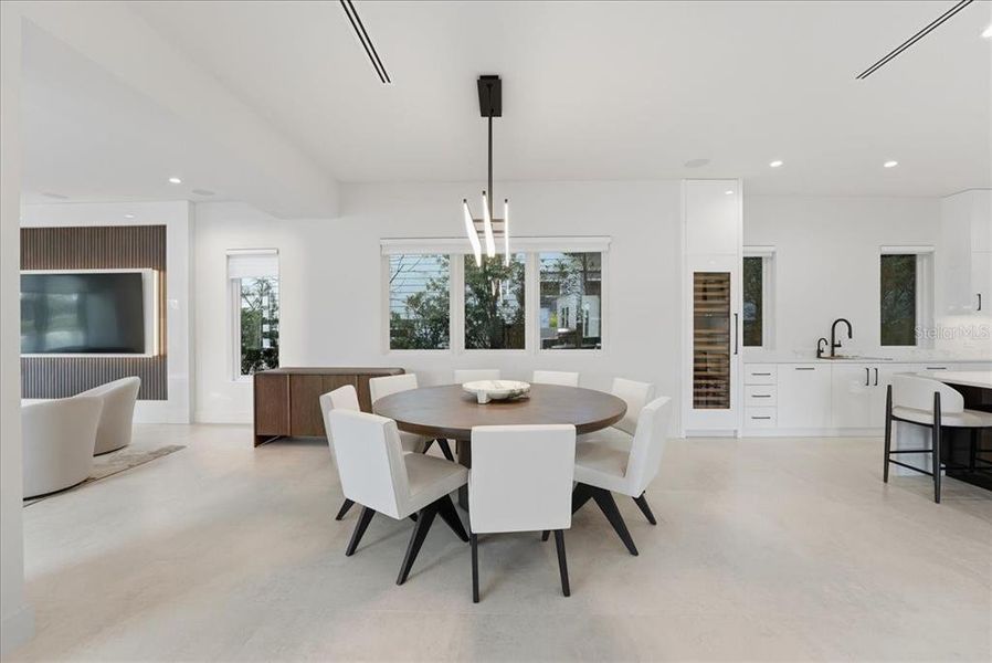 Furnished interior view inside a new home in , Orlando (Image 57).