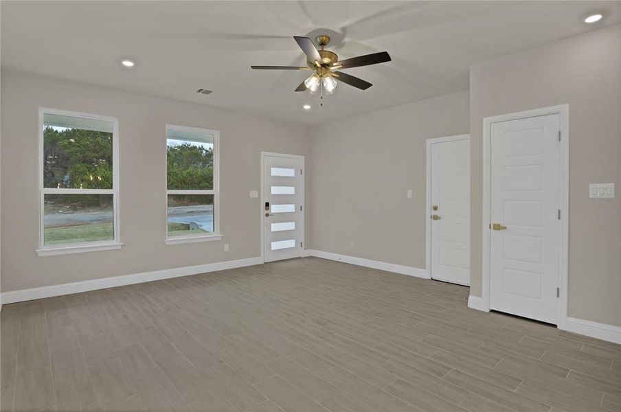 Spacious, unfurnished interior of a new home in , Granbury (Image 15).