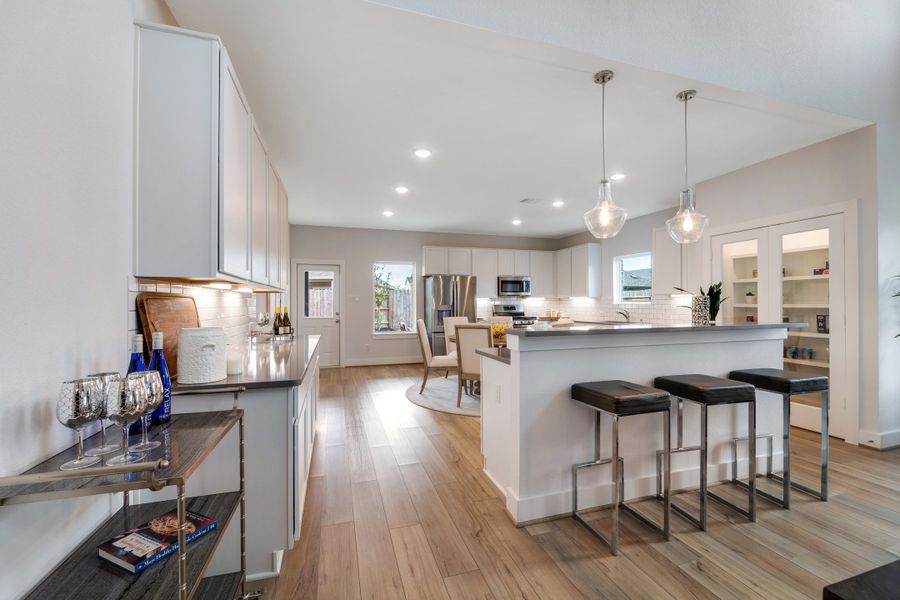 Furnished interior view inside a new home in Saddlebrook Estates, Waxahachie (Image 8). Furnished interior view inside a new home in Saddlebrook Estates, Waxahachie (Image 8).
