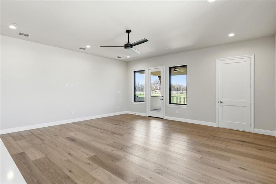 Spacious, unfurnished interior of a new home in , Bartonville (Image 31).