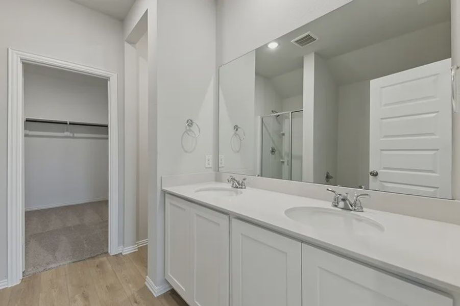 Furnished interior view inside a new home in Rolling Ridge, Van Alstyne (Image 9).