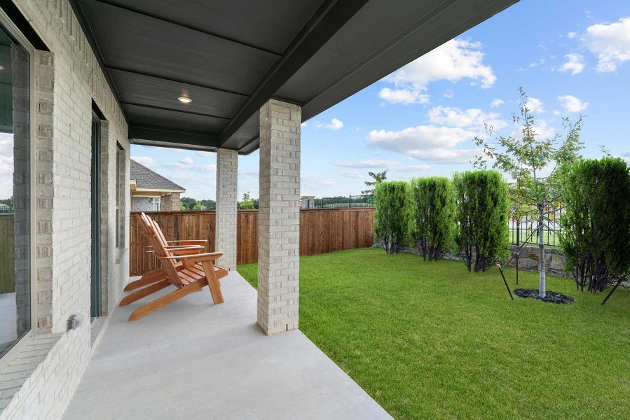 Representative exterior details of a home built from the The Avonlea by David Weekley Homes in Pecan Square – Classics, Northlake (Image 3).