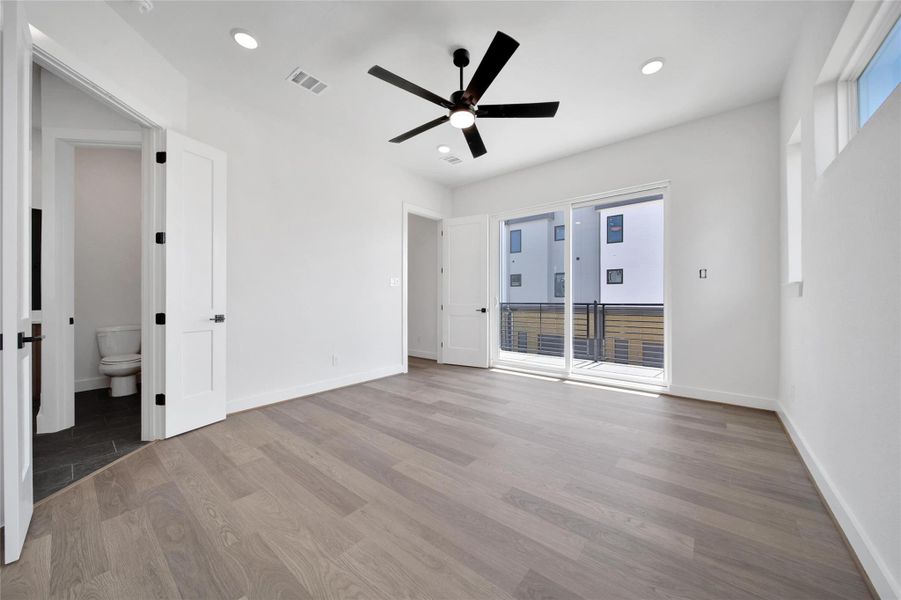 Spacious, unfurnished interior of a new home in Lago Pointe, Seabrook (Image 12). Spacious, unfurnished interior of a new home in Lago Pointe, Seabrook (Image 12).