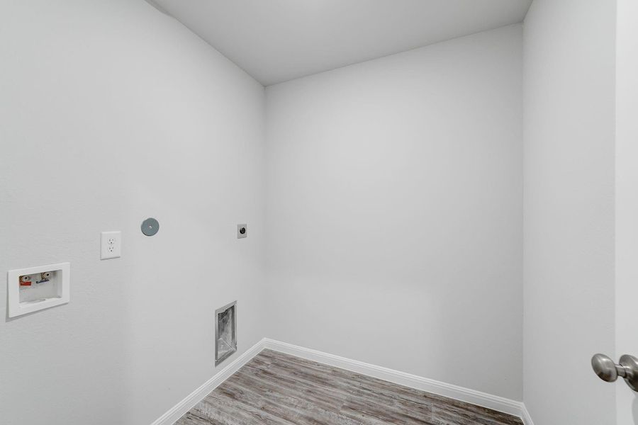 Spacious, unfurnished interior of a new home in Pirate's Cove Estates, Vidor (Image 14).
