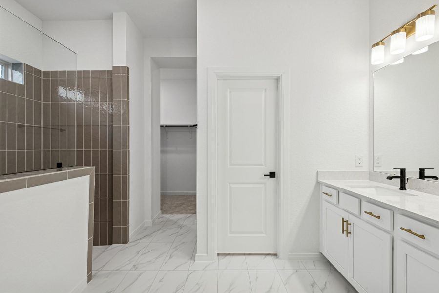 Furnished interior view inside a new home in Escondido 60', Magnolia (Image 11).