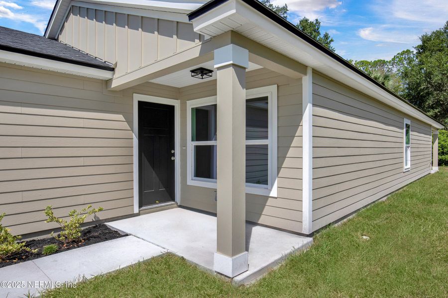 Exterior details and patio area of a home in , Green Cove Springs (Image 35).