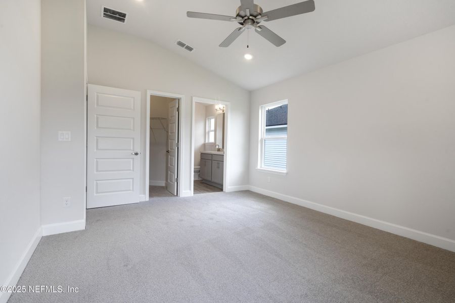 Spacious, unfurnished interior of a new home in Summerglen, Jacksonville (Image 9).