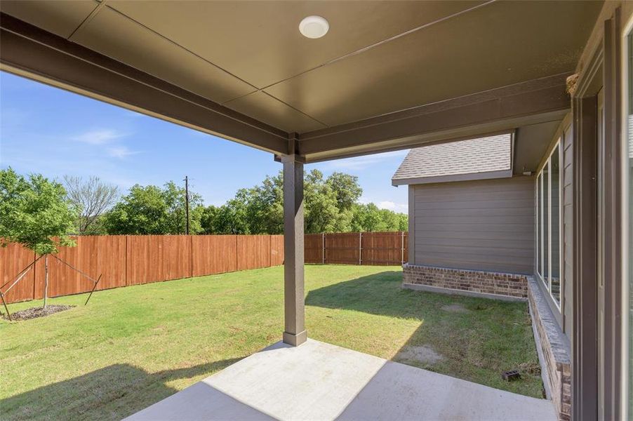 Exterior details and patio area of a home in Covenant Park, Springtown (Image 3).