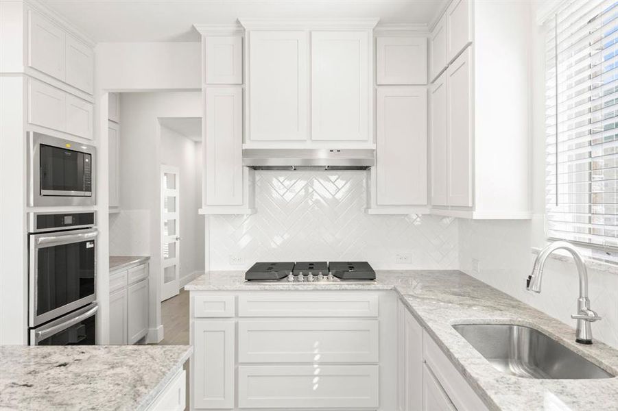 08. 2507 Rolling - Kitchen (3)