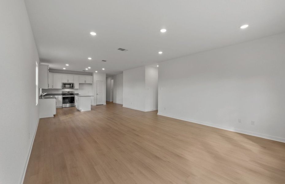 Spacious, unfurnished interior of a new home in County View, Temple (Image 23).