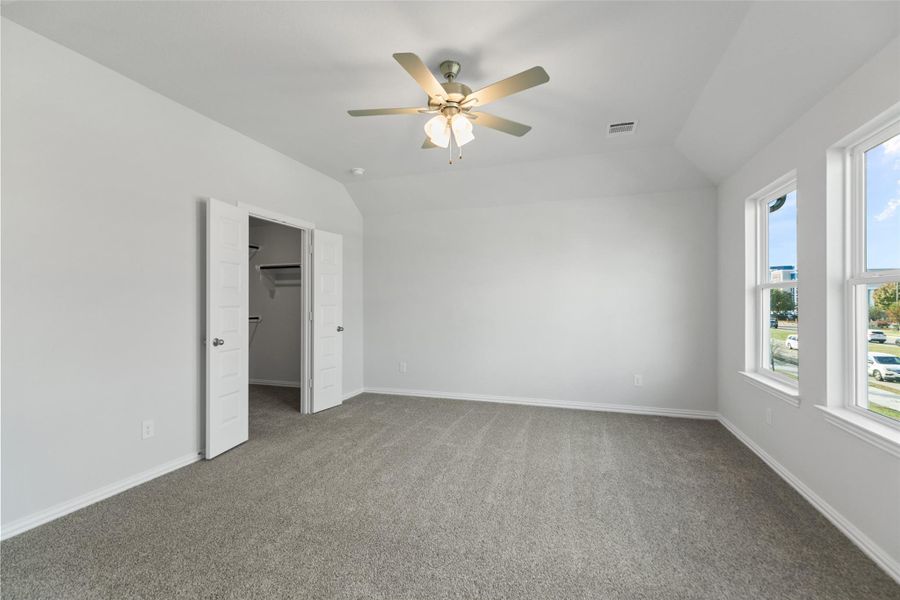 Spacious, unfurnished interior of a new home in Park at Eldridge, Sugar Land (Image 22). Spacious, unfurnished interior of a new home in Park at Eldridge, Sugar Land (Image 22).