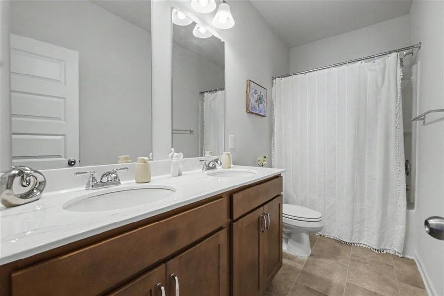 Furnished interior view inside a new home in Arrington, Adairsville (Image 15).