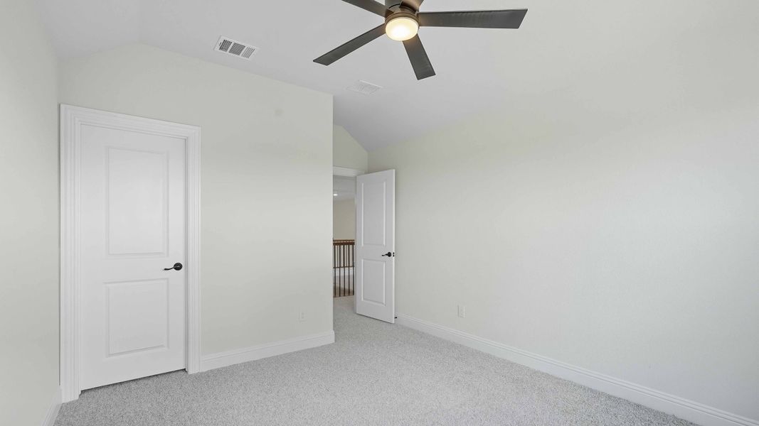Spacious, unfurnished interior of a new home in Peachtree Meadows, Rockwall (Image 33).