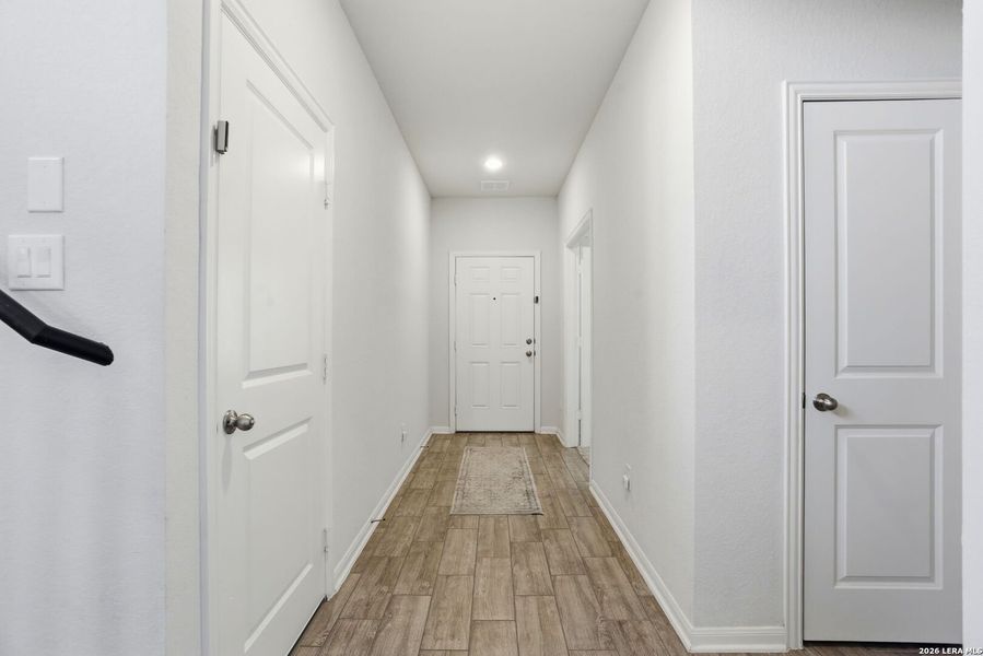 Spacious, unfurnished interior of a new home in Hunter's Ranch, San Antonio (Image 26).