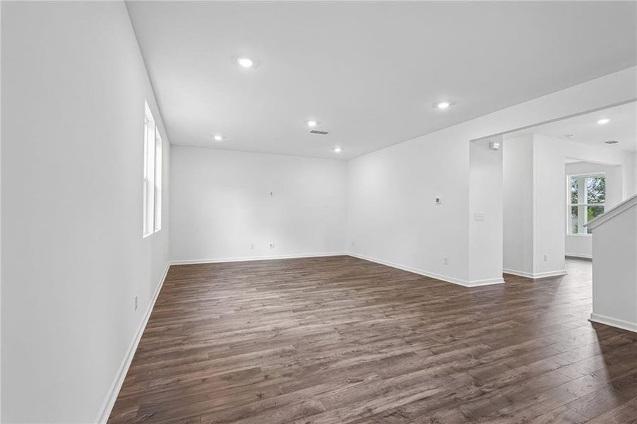 Spacious, unfurnished interior of a new home in Heritage River, Euharlee (Image 43). Spacious, unfurnished interior of a new home in Heritage River, Euharlee (Image 43).