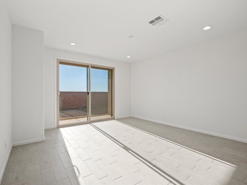Spacious, unfurnished interior of a new home in Mandarina - Signature Series, Marana (Image 9).