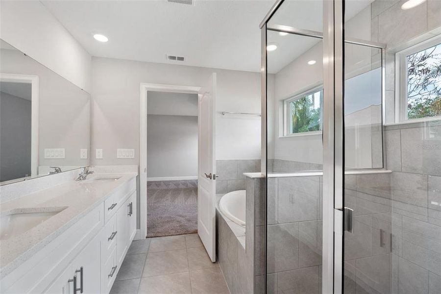 Furnished interior view inside a new home in , Kissimmee (Image 9).