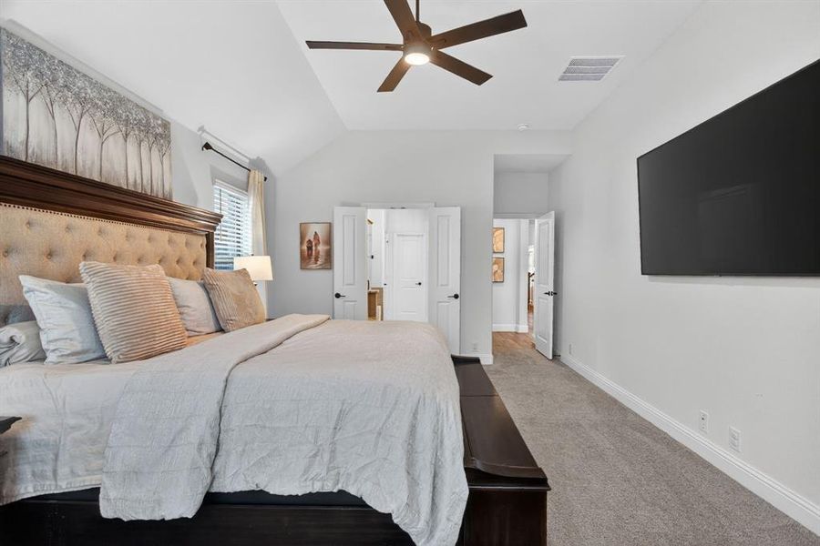 King sized bed? Big nightstands? Armoires? No problem - they'll fit. King sized bed? Big nightstands? Armoires? No problem - they'll fit.
