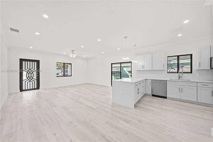 Spacious, unfurnished interior of a new home in , Miami (Image 11).
