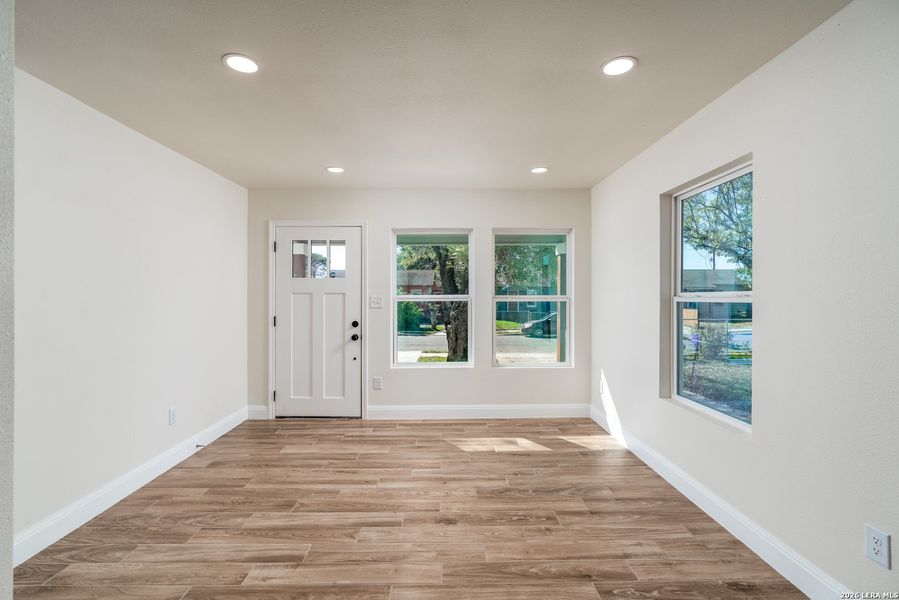 Spacious, unfurnished interior of a new home in , San Antonio (Image 26).