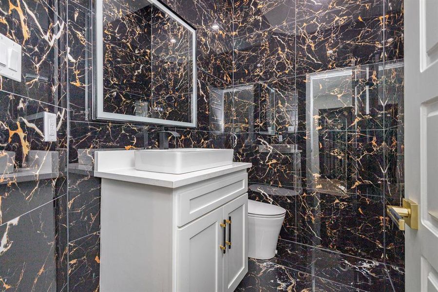 Furnished interior view inside a new home in , Colleyville (Image 13).