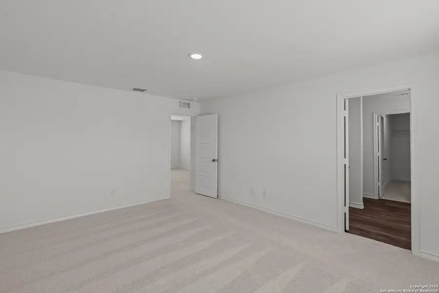 Spacious, unfurnished interior of a new home in , San Antonio (Image 12).