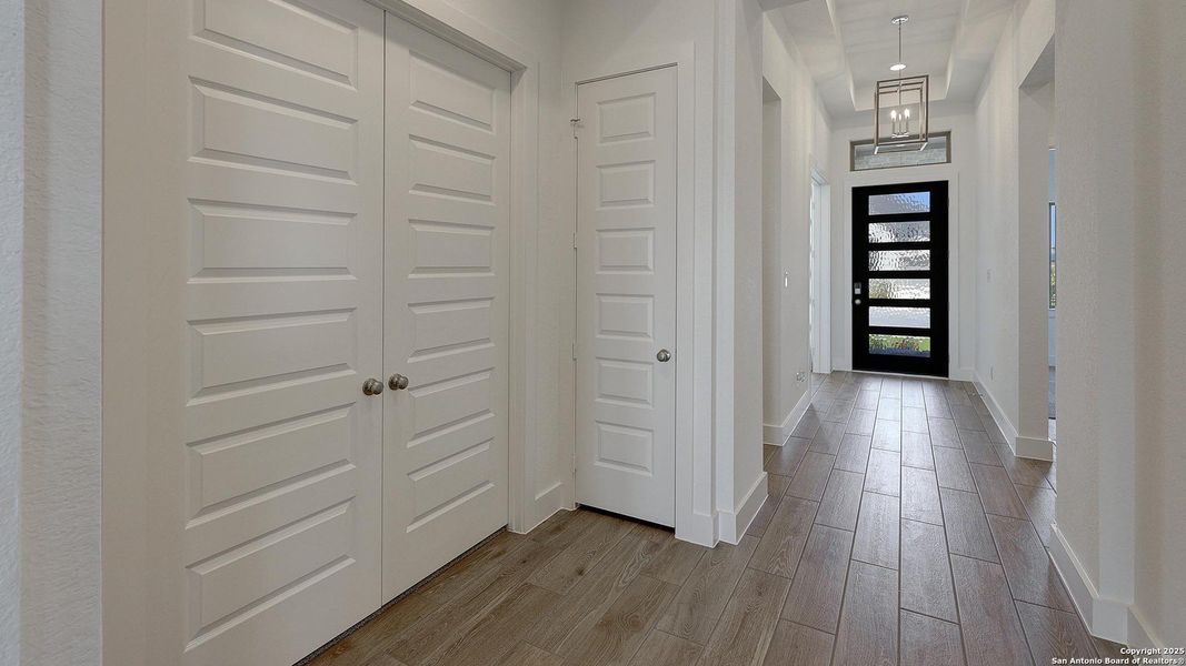 Spacious, unfurnished interior of a new home in Haby Hill 60', San Antonio (Image 30).