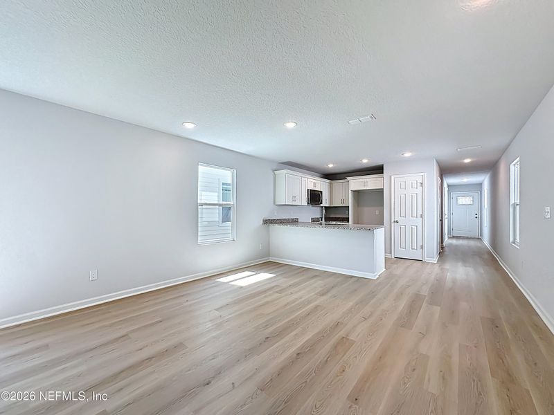 Spacious, unfurnished interior of a new home in , Jacksonville (Image 17).