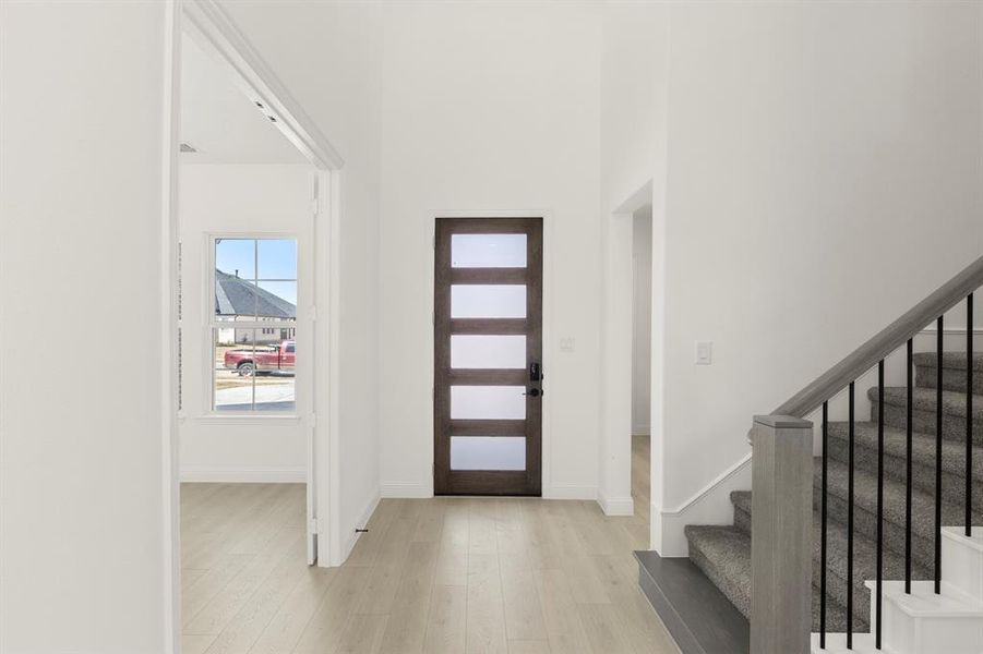 03. 2213 Clairmount - Entry