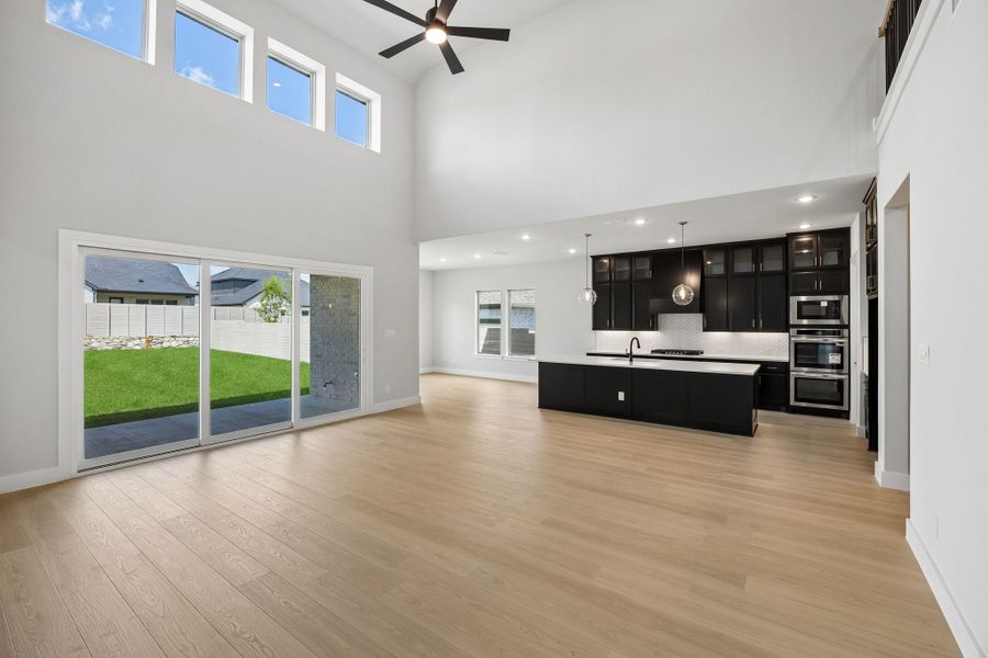 Spacious, unfurnished interior of a new home in Painted Tree Lakeside, McKinney (Image 20).