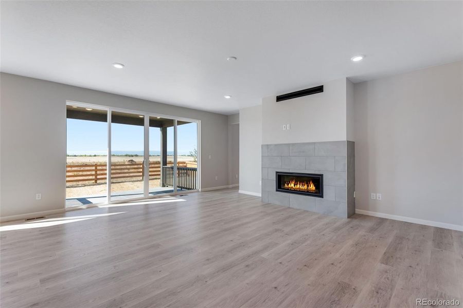 Spacious, unfurnished interior of a new home in Reunion Ridge, Commerce City (Image 16).