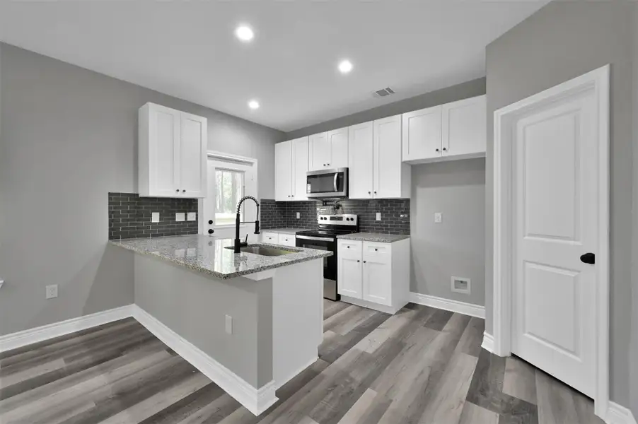 Furnished interior view inside a new home in Lake Conroe Village, Montgomery (Image 6). Furnished interior view inside a new home in Lake Conroe Village, Montgomery (Image 6).