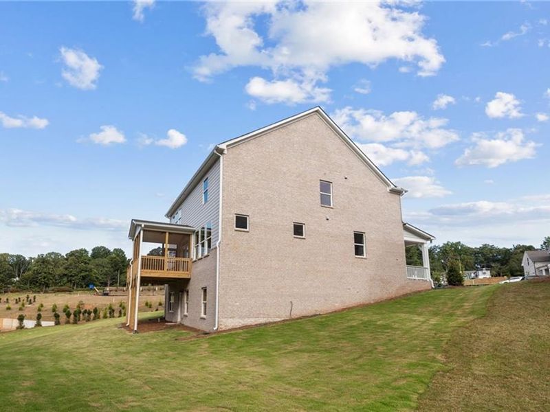 Image 20 of a home in Melody Lakeside Estates.