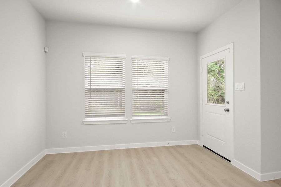 Spacious, unfurnished interior of a new home in Oakwood Ranch, Willis (Image 15).