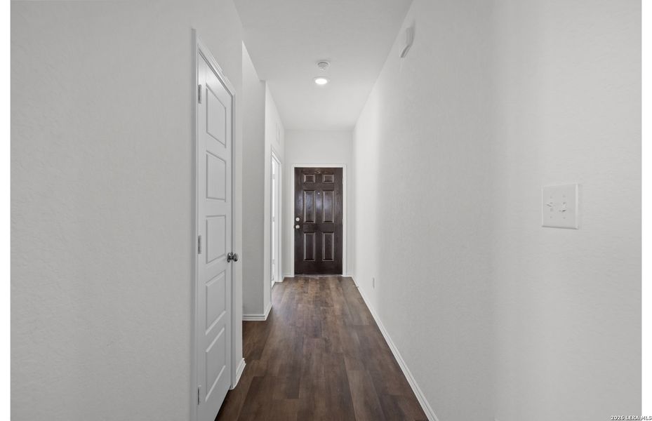 Spacious, unfurnished interior of a new home in Meadows at Clear Springs, New Braunfels (Image 21).