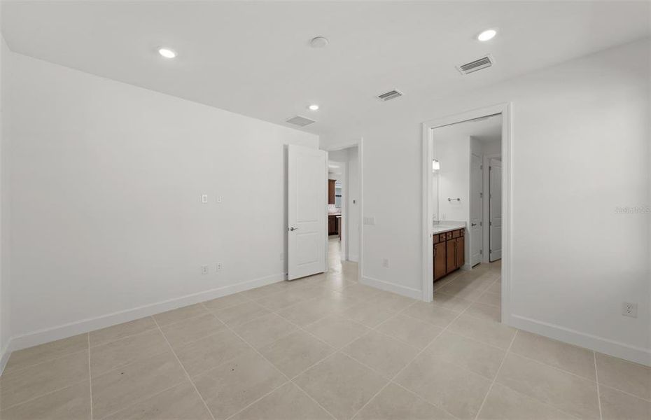 Spacious, unfurnished interior of a new home in Del Webb Catalina, Lakewood Ranch (Image 23).