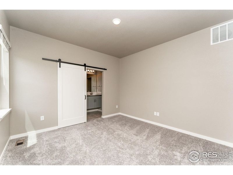 Spacious, unfurnished interior of a new home in Hudson Hills, Hudson (Image 11).