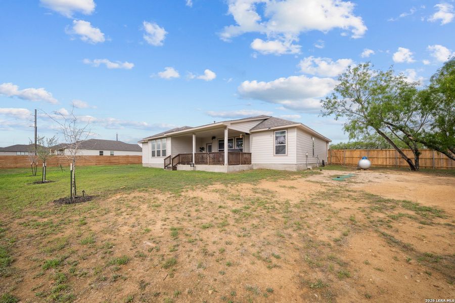 Exterior details and patio area of a home in Jordan's Ranch, San Antonio (Image 3).
