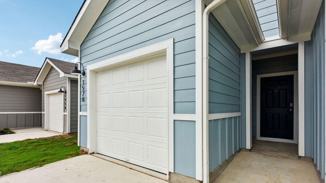 Exterior details and patio area of a home in Wayside, Uhland (Image 3).