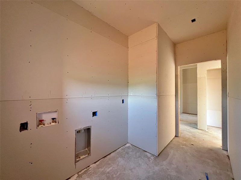 Spacious, unfurnished interior of a new home in , Abilene (Image 10).