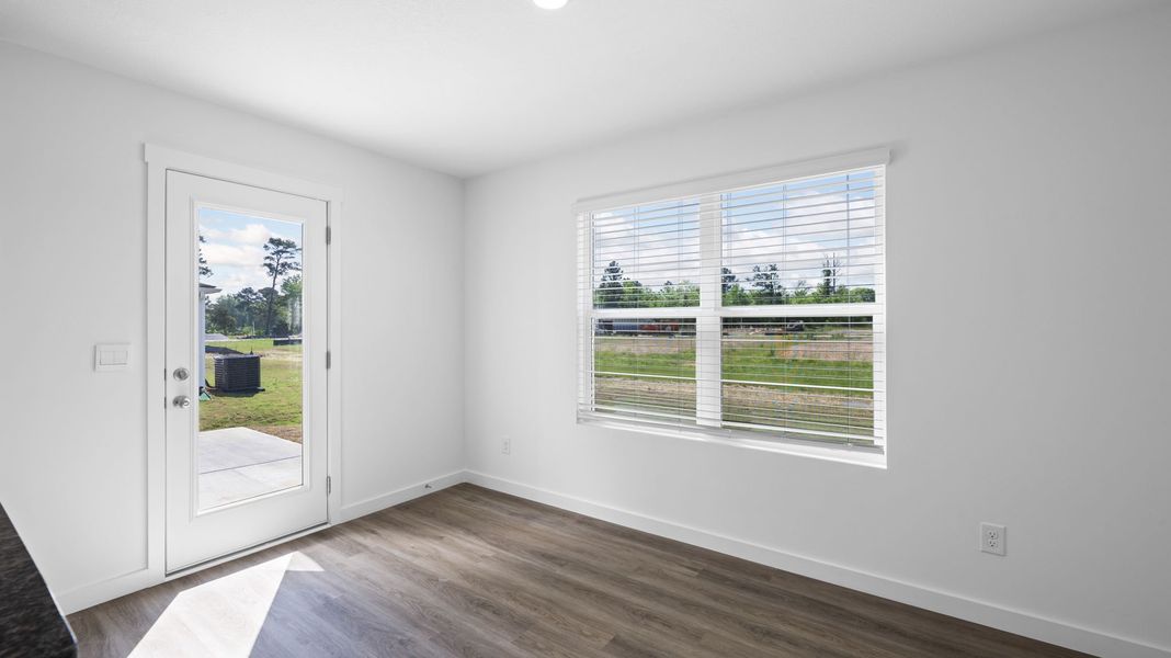 Spacious, unfurnished interior of a new home in Evergreen Landing, Rossville (Image 16).
