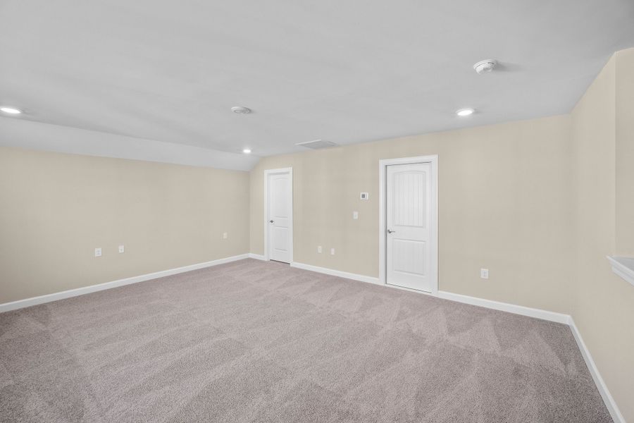 Spacious, unfurnished interior of a new home in Waterbridge, Myrtle Beach (Image 25).