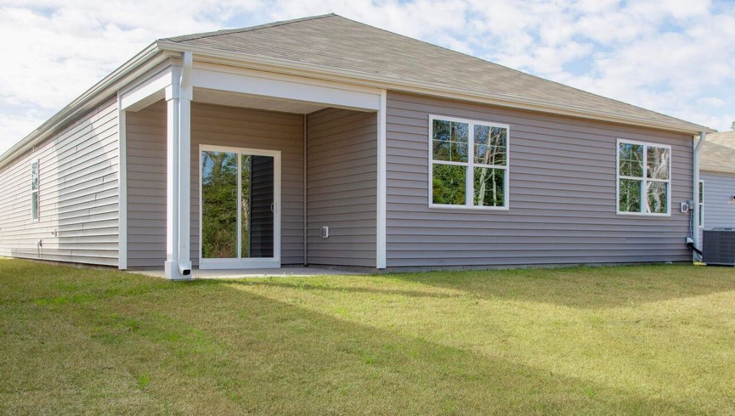 Exterior details and patio area of a home in Bella Point, Bolivia (Image 3).