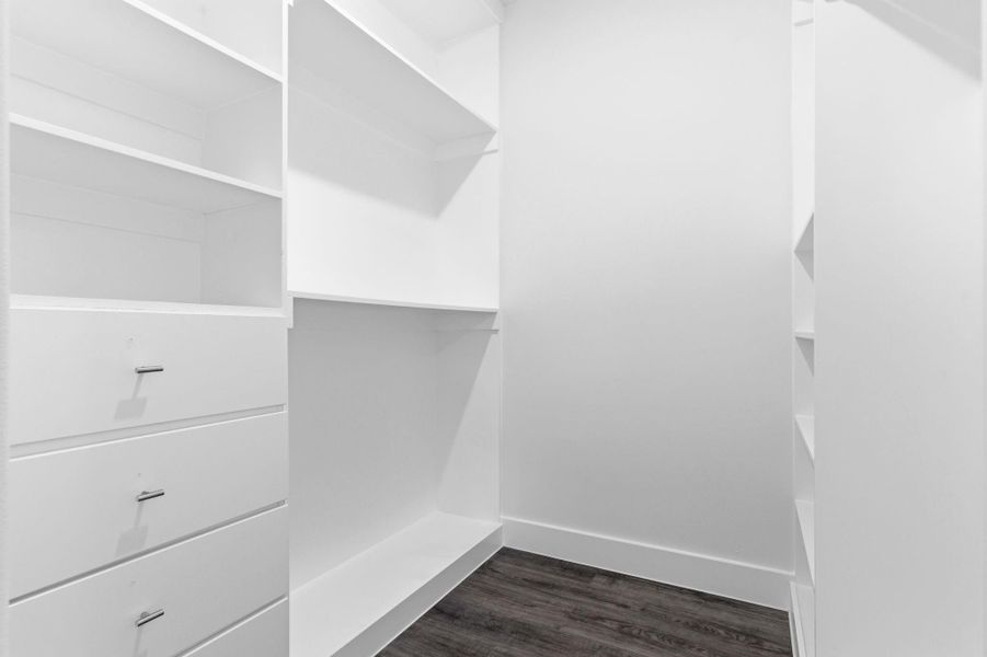 Spacious, unfurnished interior of a new home in , Houston (Image 24).