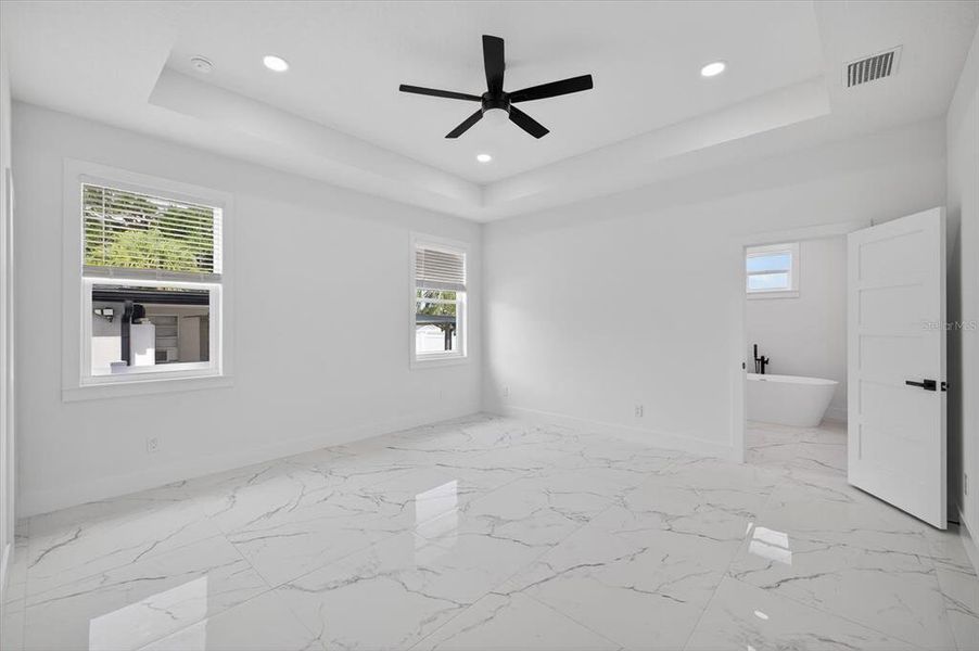 Spacious, unfurnished interior of a new home in , Tampa (Image 22).