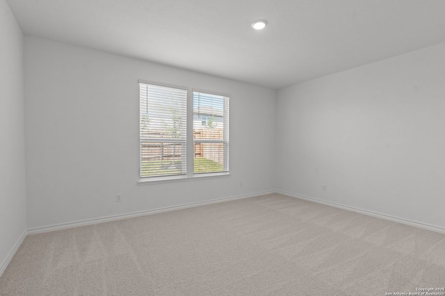 Spacious, unfurnished interior of a new home in Corley Farms, Boerne (Image 24).