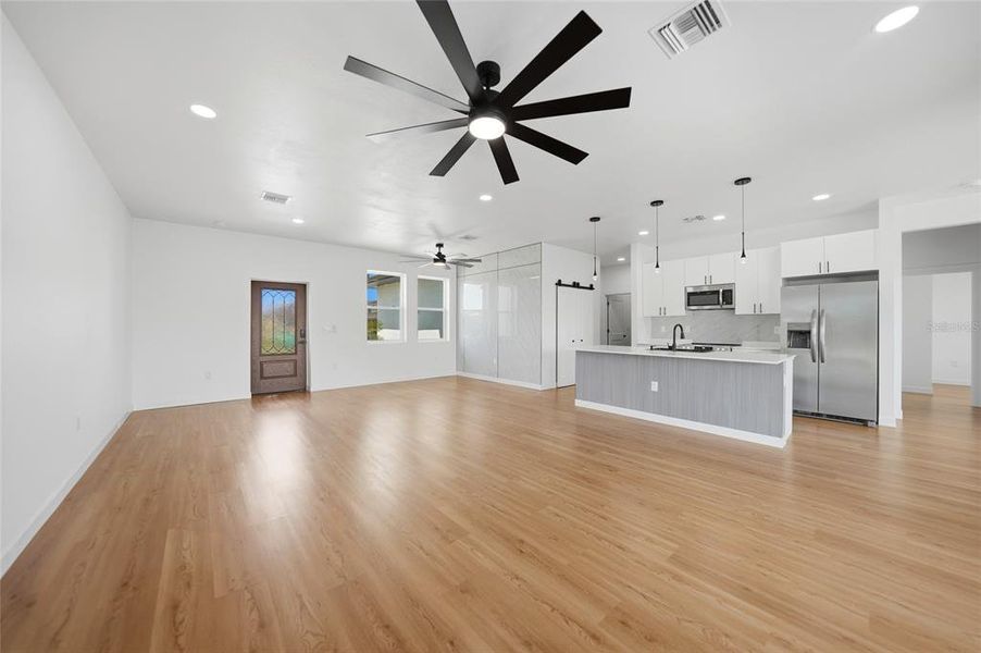 Spacious, unfurnished interior of a new home in , Port Charlotte (Image 23).